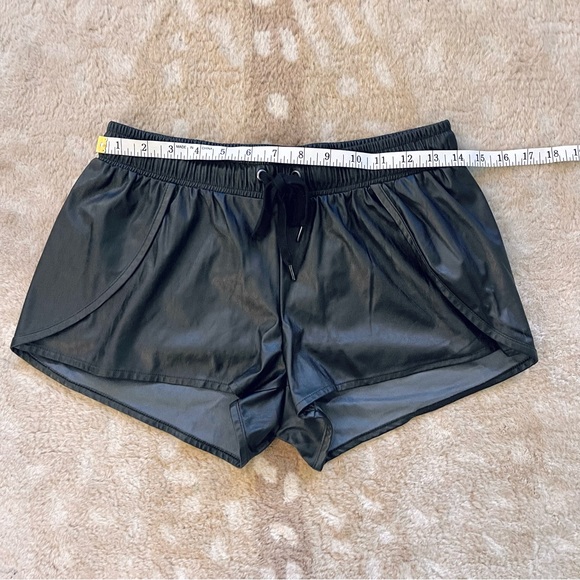 David Lerner Black Faux Leather Elastic Waist Drawstring Shorts Size Small - Picture 3 of 9